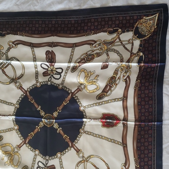 R-444- Scarf Women's 100 % Polyester NWT - Picture 4 of 6